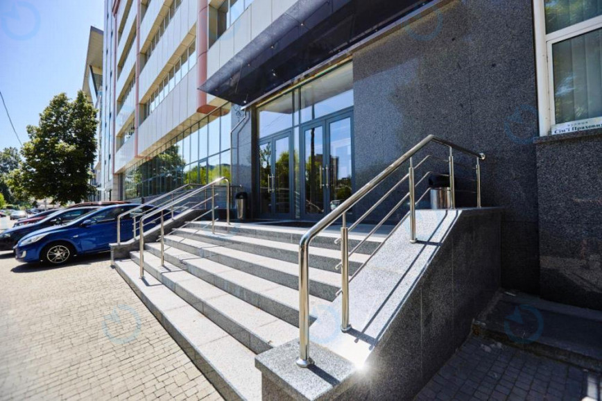 Семьи Праховых, 50 (Европассаж) - фото 2