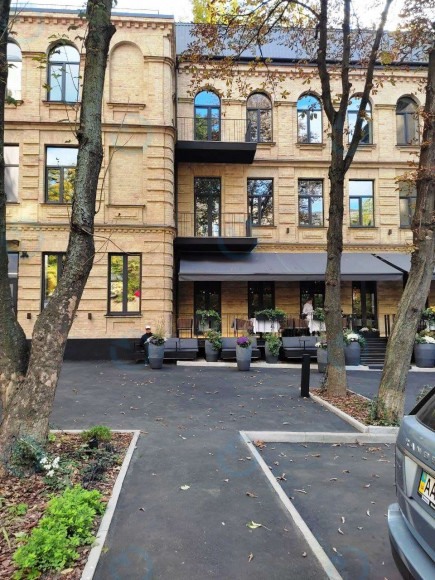 Хмельницького, 45б