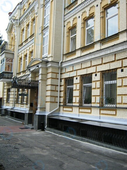 Михайлівська, 12б