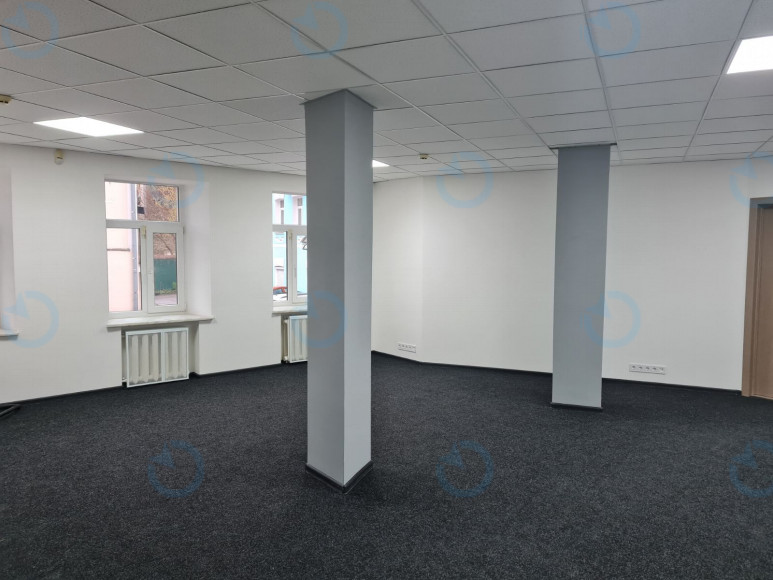 Оренда офісу 50 м.кв 1 поверх Кирилівська, 13