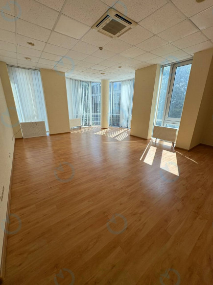 Оренда офісу 163 м.кв 4 поверх Сапфір