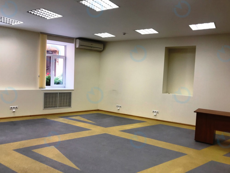 Оренда офісу 54 м.кв 1 поверх Ігорівська 1/8