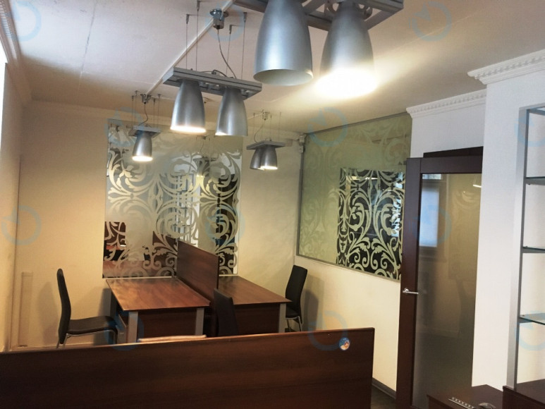 Оренда офісу 225 м.кв 1 поверх Бессарабська площа, 9/1