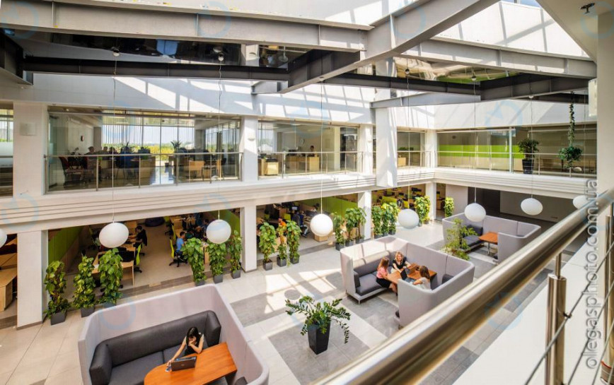 Аренда офиса 1400 м.кв -1 этаж Гольф Центр