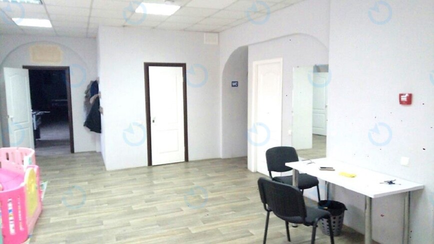 Продаж офісу 215 м.кв 3 поверх Зодчих, 50