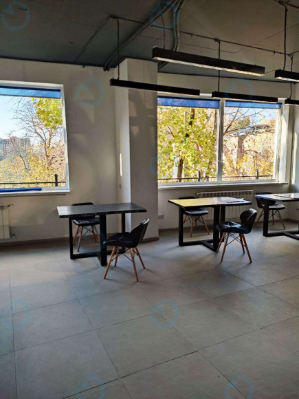 Продаж офісу 82 м.кв 1 поверх Вознесенський узвіз, 23В