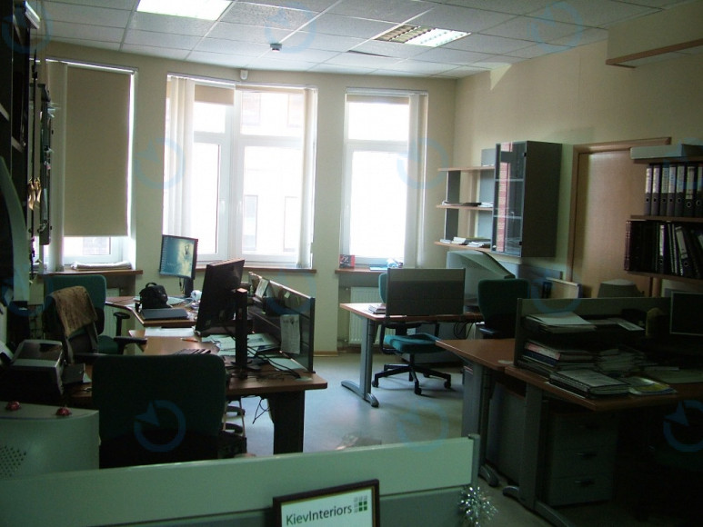 Оренда офісу 302 м.кв 1 поверх Лесі Українки, 23