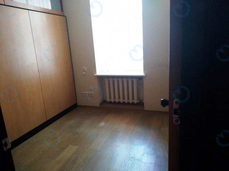 Продаж офісу 136 м.кв 1 поверх Ярославів Вал, 38