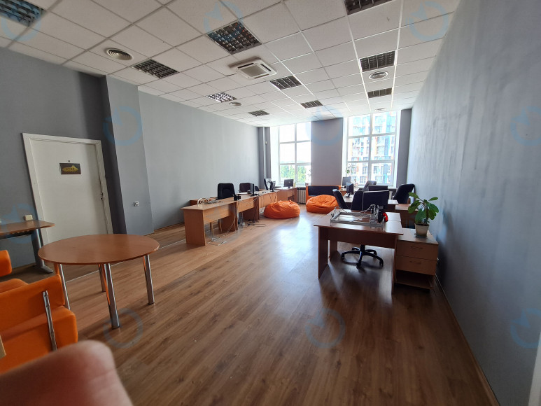 Оренда офісу 43 м.кв 4 поверх Сурікова, 3а