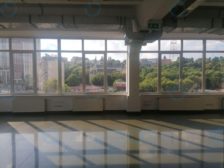 Оренда офісу 110 м.кв 4 поверх Верхній Вал, 2А