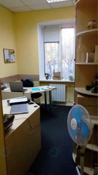 Продаж офісу 77 м.кв 1 поверх Ахматової, 3А