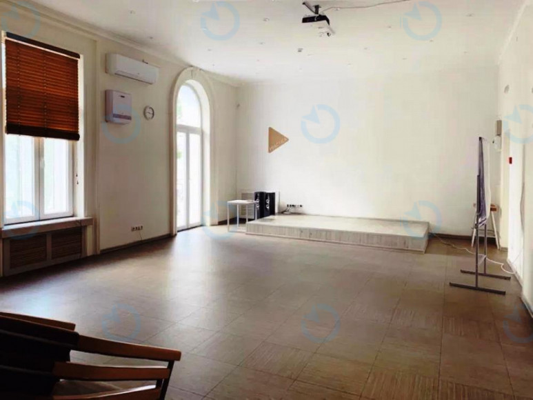 Оренда офісу 185 м.кв 2 поверх Верхній Вал, 30