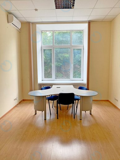 Аренда офиса 23 м.кв 3 этаж Крещатик, 7/11