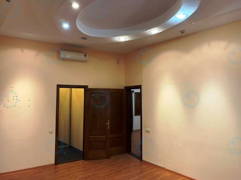 Оренда офісу 91 м.кв 2 поверх Кирилівська, 13