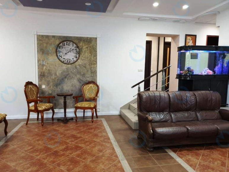 Продаж офісу 132 м.кв 1 поверх Лаврська, 8