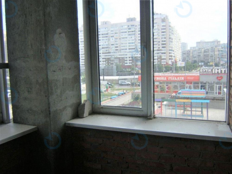 Продаж офісу 120 м.кв 2 поверх Срібнокільська, 3б