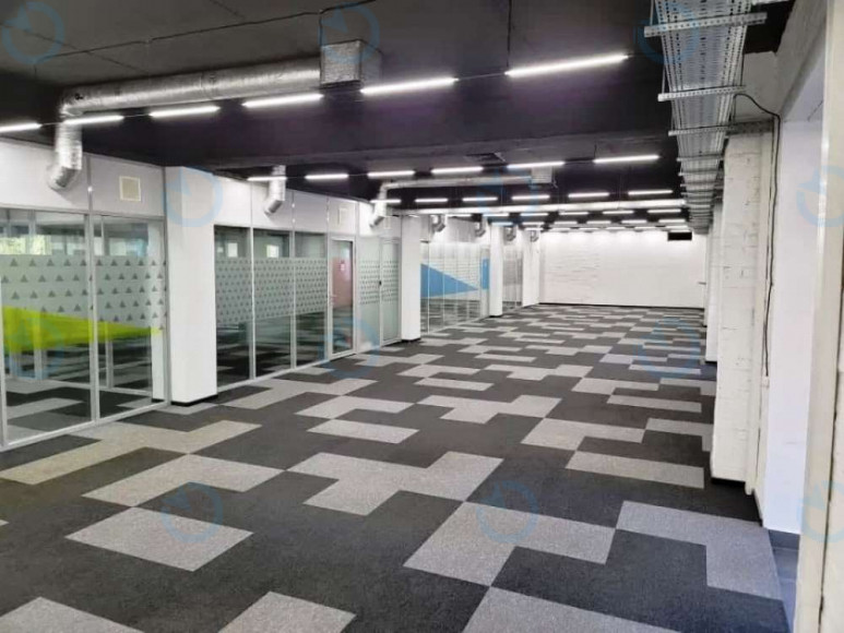 Продаж офісу 800 м.кв 1 поверх Бехтеревський ,14